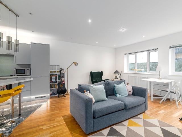 Flat for rent in London Borough of Brent, Greater London