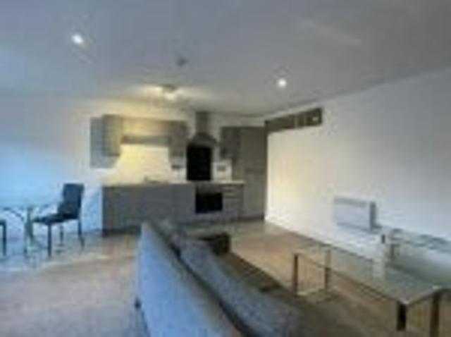 Flat for rent in Claughton, Birkenhead