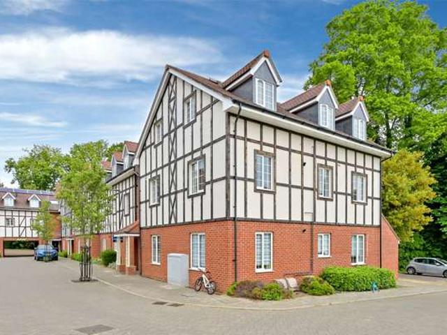 Flat for rent in Chalfont St. Peter, Denham