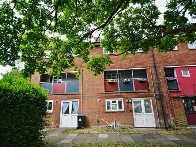 Flat for rent in Headlands, Northampton