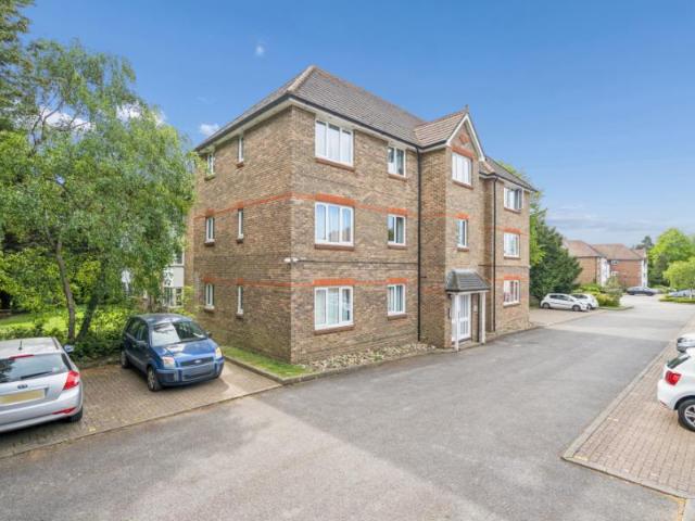 Flat for rent in Pinner, Greater London