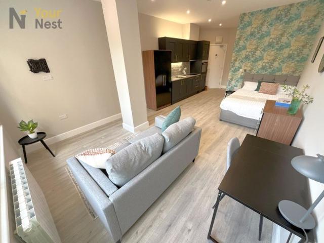 Flat for rent in Little Woodhouse, Leeds