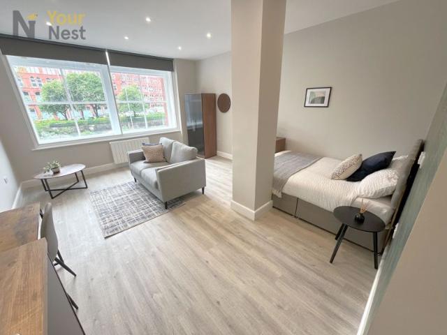 Flat for rent in Little Woodhouse, Leeds