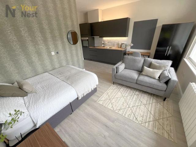 Flat for rent in Little Woodhouse, Leeds