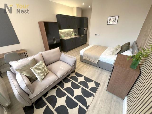 Flat for rent in Little Woodhouse, Leeds