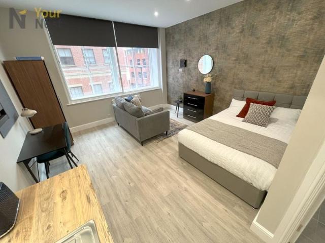 Flat for rent in Little Woodhouse, Leeds