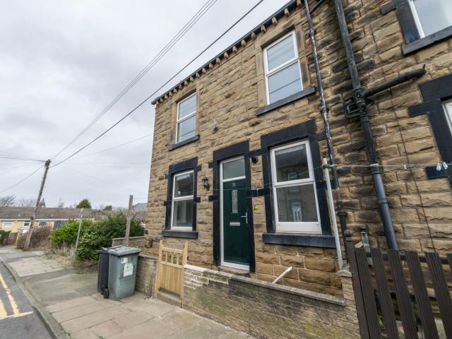 Flat for rent in Bruntcliffe, Leeds