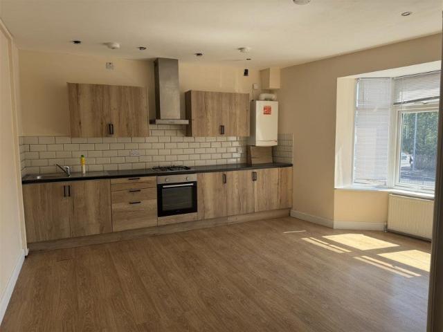 Flat for rent in Beavers, Greater London