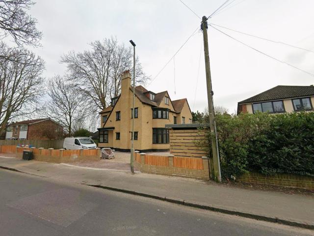 Flat for rent in Shepperton, Spelthorne