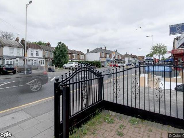 Flat for rent in London Borough of Redbridge, Greater London