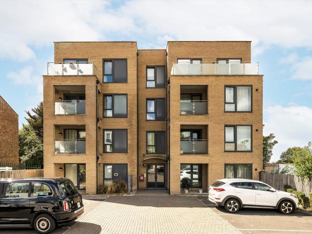 Flat for rent in Royal Borough of Greenwich, Greater London