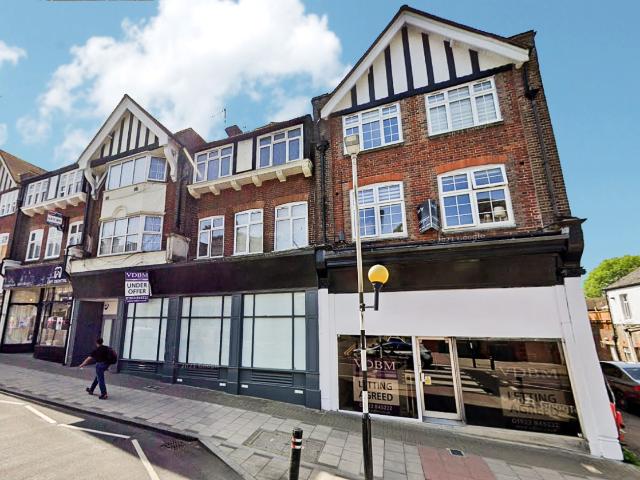 Apartment for rent in Northwood Green Lane, Greater London