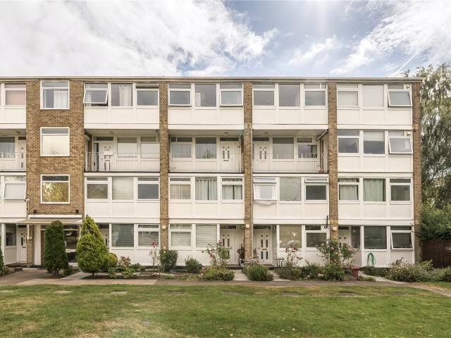 Flat for rent in Coldharbour, Greater London
