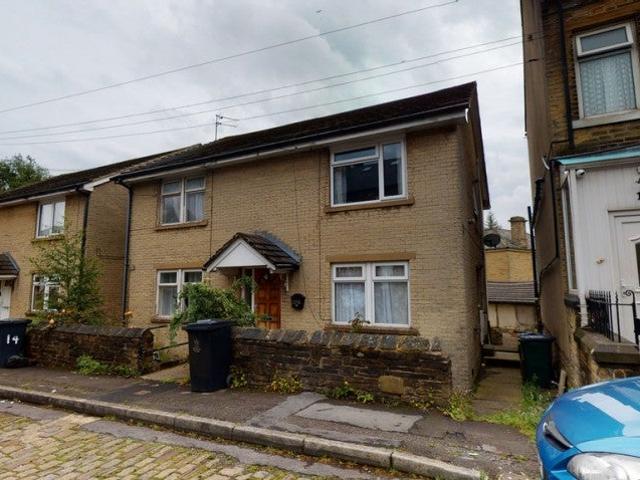 Flat for rent in Allerton, West Yorkshire