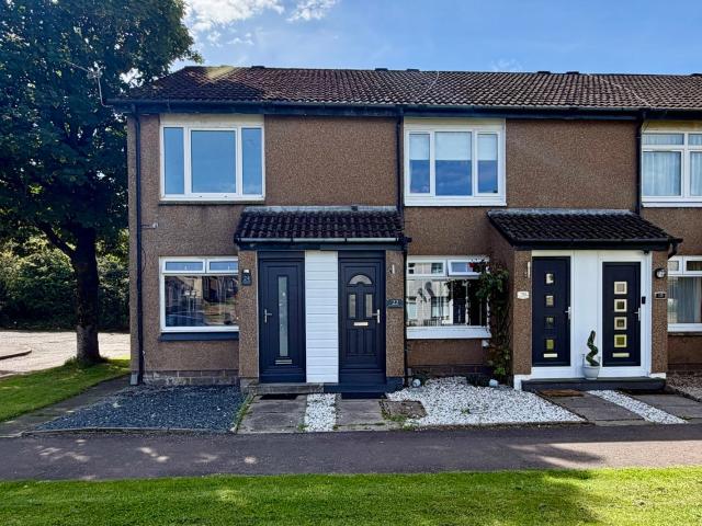 Flat for rent in Newarthill, Scotland