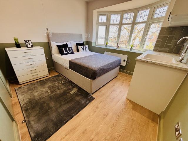 Flat for rent in London Borough of Ealing, Greater London