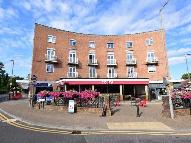 Flat for rent in Holtspur, Forty Green