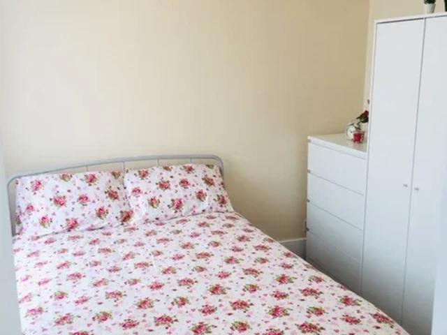 Flat for rent in Bowes, Greater London