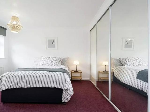 Flat for rent in Southfields, Greater London
