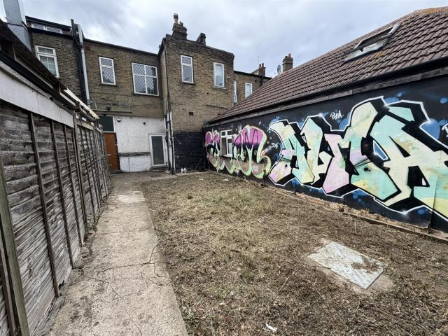 Flat for rent in London Borough of Barnet, Greater London