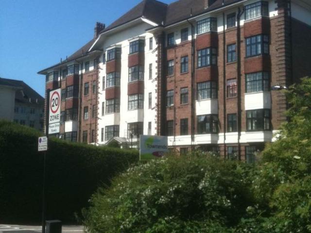 Flat for rent in London Borough of Ealing, Greater London
