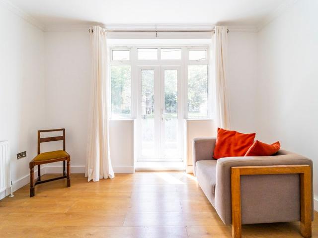 Flat for rent in Highbury, Highbury