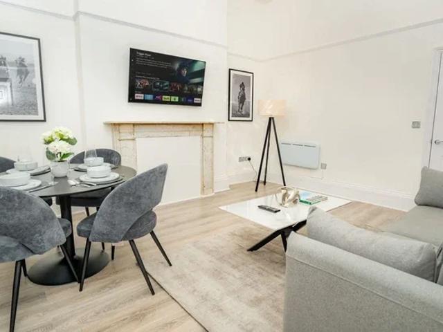 Flat for rent in Ewens Farm, Golden Valley