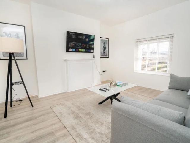 Flat for rent in Ewens Farm, Golden Valley