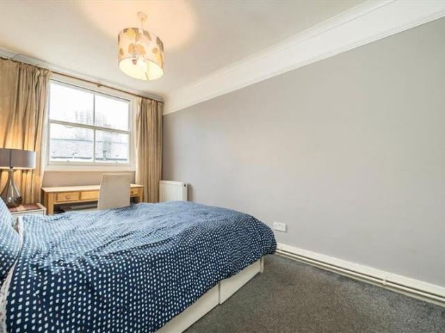 Flat for rent in Camberwell, Greater London