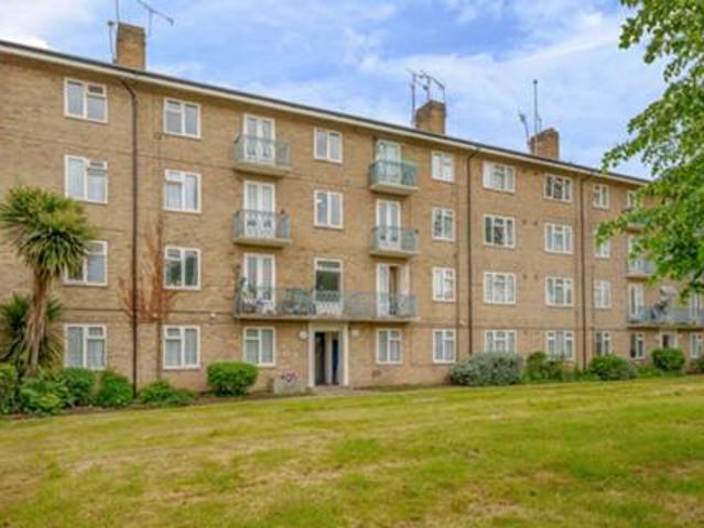Flat for rent in Pinner, Isle Of Man