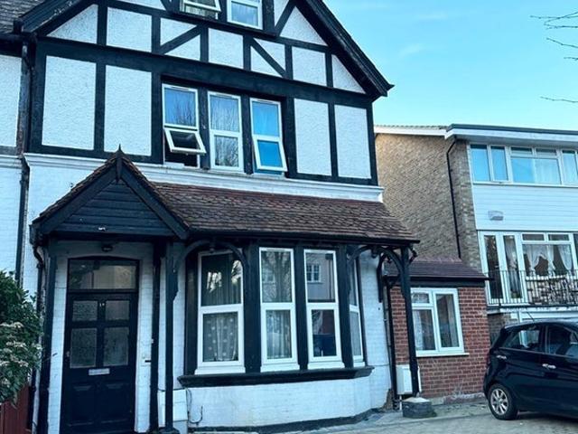 Flat for rent in Surbiton, Greater London