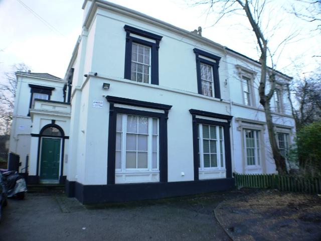 Flat for rent in Calderstones