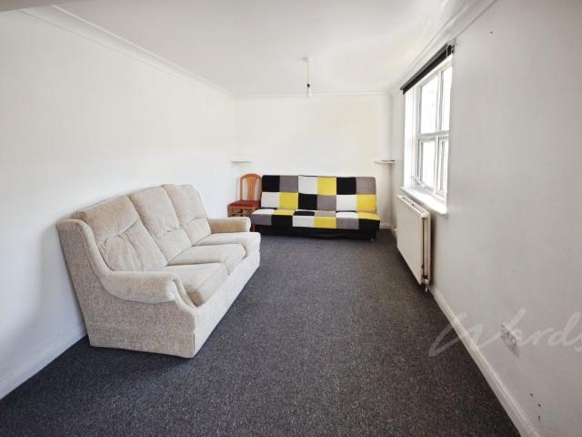 Flat for rent in Luton, Chatham
