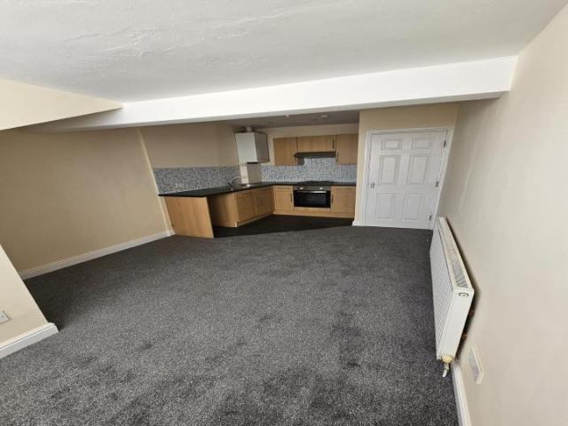 Flat for rent in Elm Park, Calderstones