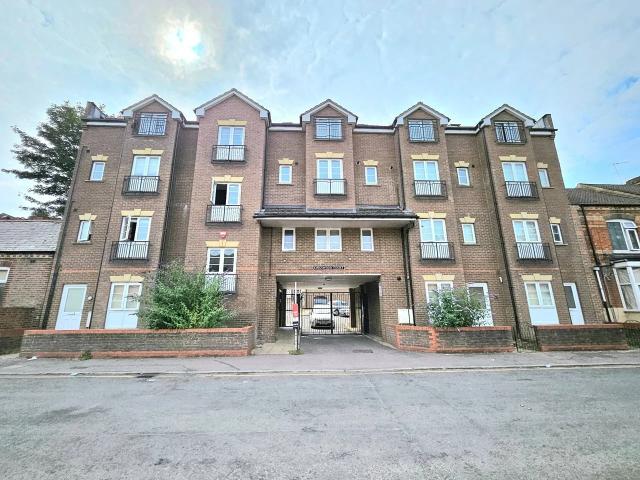 Flat for rent in Spring Park, Luton