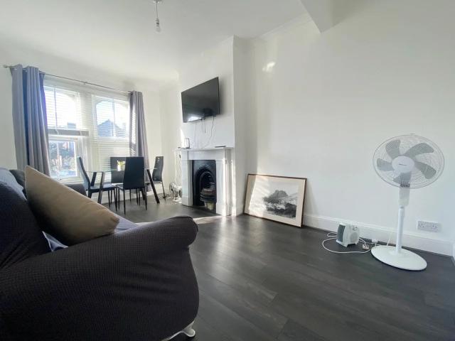 Flat for rent in London Borough of Lewisham, Deptford