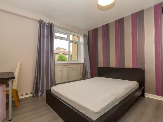 Flat for rent in Stockwell, Greater London