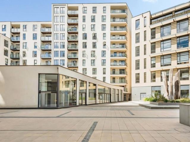 Flat for rent in Horsell, Woking
