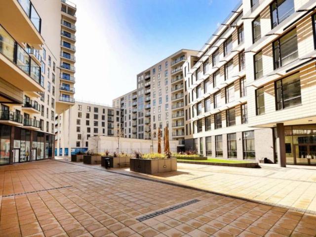 Flat for rent in Horsell, Woking