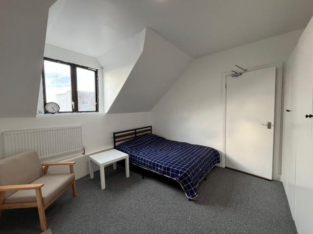 Flat for rent in London Borough of Ealing, Greater London