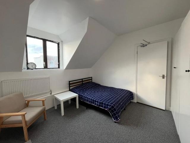 Flat for rent in London Borough of Ealing, Greater London