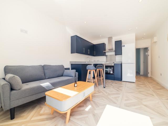 Flat for rent in Plasnewydd, Falcon Lodge