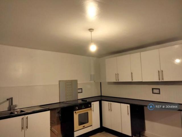 Flat for rent in Salterhebble, West Yorkshire