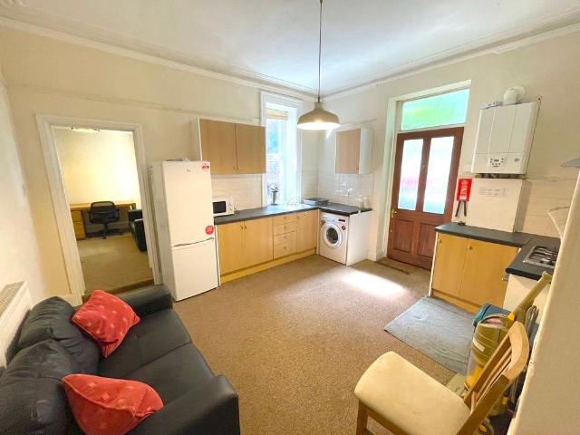 Flat for rent in Birkendale, Walkley