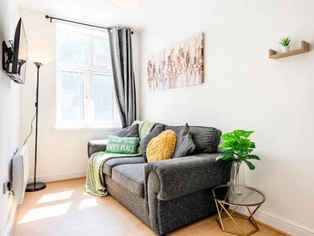 Flat for rent in Brandhall, Sandwell