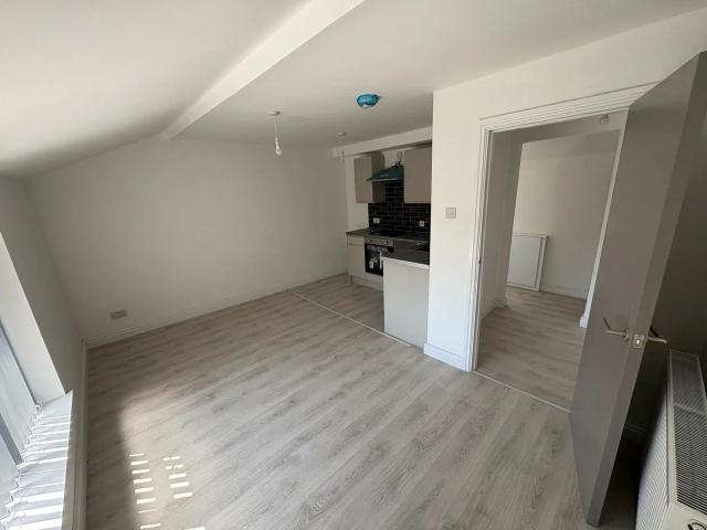 Flat for rent in Calderstones