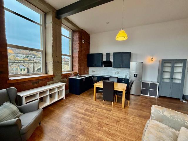Flat for rent in Eightlands, Dewsbury