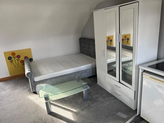 Flat for rent in Chingford Mount, Highams Park