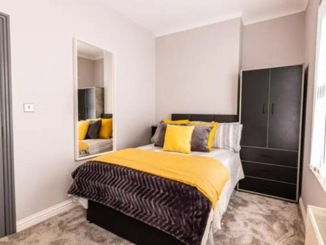 Room for rent in Elm Park, Calderstones