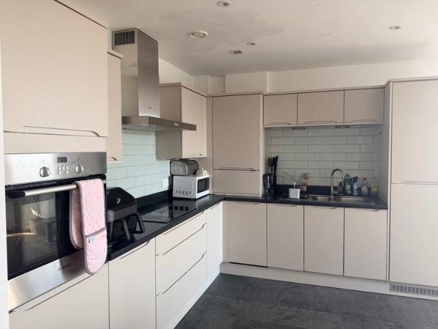 Room for rent in Falcon Lodge, Wales